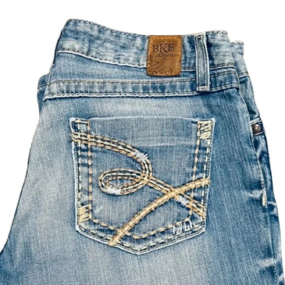 👖🎸BUCKLE BKE Kate Stretch Boot Jeans | Women’s 29‎ | Light Wash Y2K Embroidery